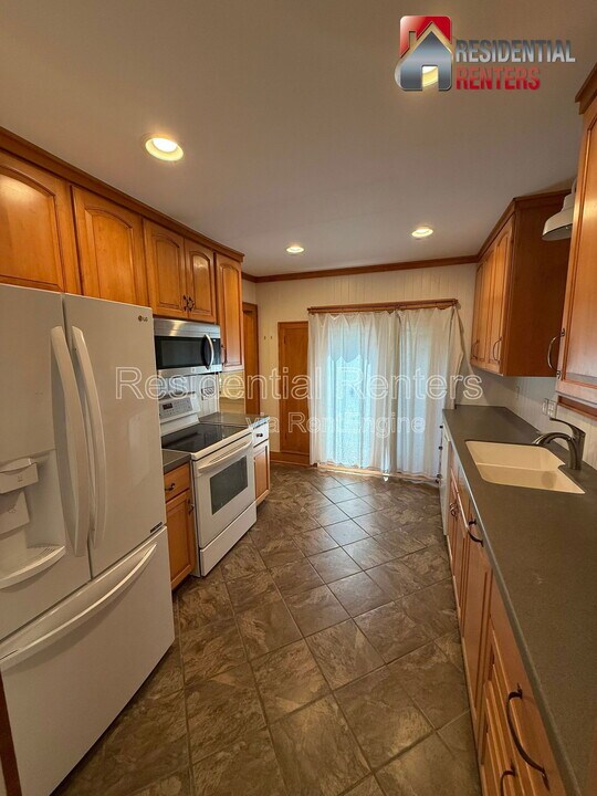 2185 N 70th St in Wauwatosa, WI - Building Photo