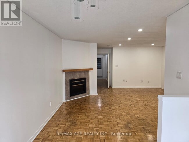 104 Sunfield Rd in Toronto, ON - Building Photo - Building Photo