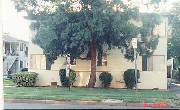 4605 Fulton Ave in Van Nuys, CA - Foto de edificio - Building Photo