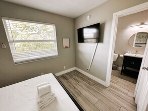 50 Davie Blvd, Unit SI FL2-ID1503930P in Fort Lauderdale, FL - Building Photo - Building Photo