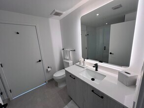 161 NW 32nd St, Unit B1 in Miami, FL - Building Photo - Building Photo