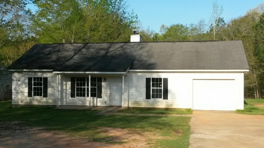 120 Lk Vw Dr in Grantville, GA - Building Photo