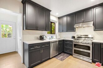 4437 Vantage Ave in Los Angeles, CA - Building Photo - Building Photo