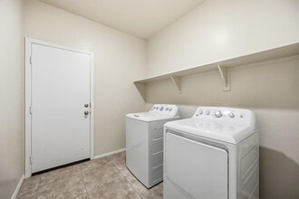 1033 W Avalon Canyon Dr in Casa Grande, AZ - Building Photo - Building Photo