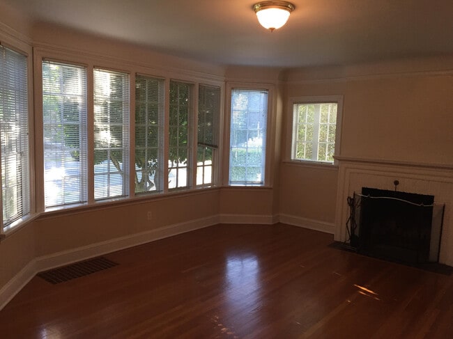 2420 NE 15th Ave, Unit 4 in Portland, OR - Building Photo - Building Photo