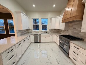 406 Sierra Ave in Clovis, CA - Building Photo - Building Photo