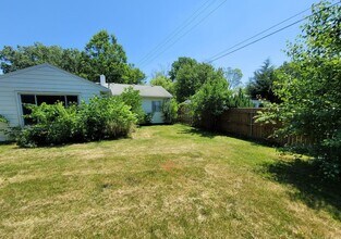 AVAILABLE JUNE 2026 - 2 BR + DEN WITH LARGE YARD in West Lafayette, IN - Building Photo - Building Photo
