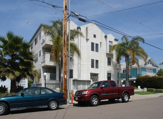 Barracuda Apartments in San Diego, CA - Building Photo - Building Photo