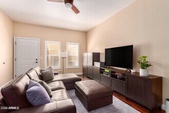 5015 E Cheyenne Dr in Phoenix, AZ - Building Photo - Building Photo
