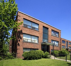 3214-3222 St Clair Ave in Toronto, ON - Building Photo - Building Photo