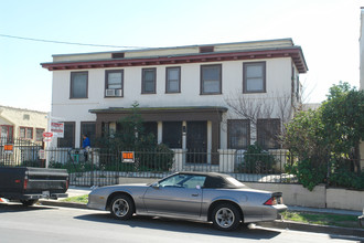 4348 Burns Ave in Los Angeles, CA - Foto de edificio - Building Photo