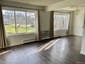 100 W Hickory Grove Rd in Bloomfield Township, MI - Building Photo - Building Photo