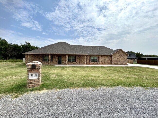 13132 NE Jaguar Ln in Elgin, OK - Building Photo - Building Photo