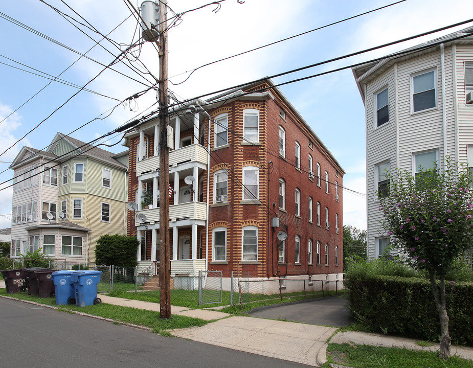 169 Grove St in New Britain, CT - Building Photo