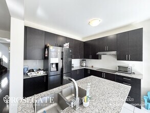 75 Truro Cir in Brampton, ON - Building Photo - Building Photo