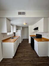 1101 Dickerson Dr SE-Unit -A in Albuquerque, NM - Building Photo - Building Photo