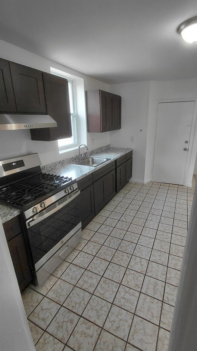 23 Terhune Ave in Jersey City, NJ - Building Photo - Building Photo