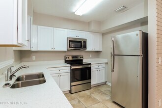11649 Cape Horn Ave in Jacksonville, FL - Building Photo - Building Photo