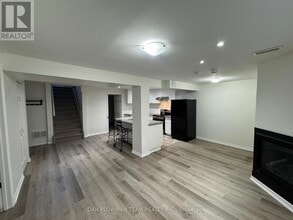 37 Wood Dr in Whitby, ON - Building Photo - Building Photo
