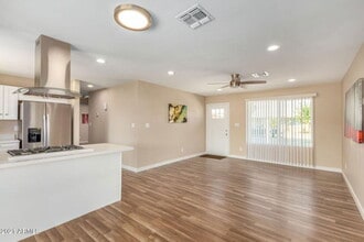 7361 W Shangri La Rd in Peoria, AZ - Building Photo - Building Photo