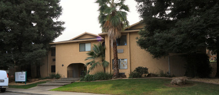 Joshua Tree Apartments in Yuba City, CA - Building Photo - Building Photo