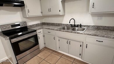 3901 Soranno Ave in Bakersfield, CA - Building Photo - Building Photo