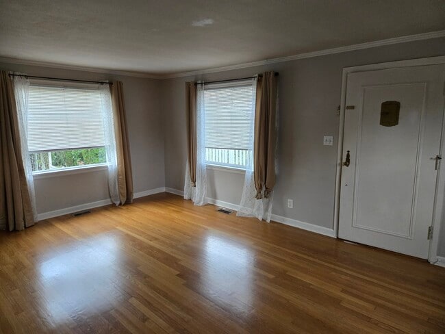 1726 Hoyt Ave, Unit 1