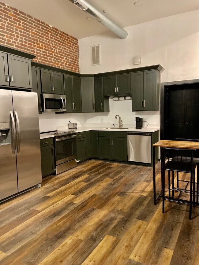 36 W 4th St, Unit Apt 1