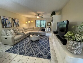 13095 Belhaven Ct-Unit -9 in Wellington, FL - Building Photo - Building Photo