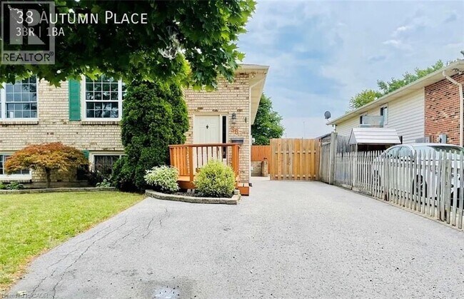 property at 38 Autumn Pl