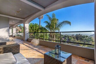 7218 Mulholland Dr in Los Angeles, CA - Building Photo - Building Photo