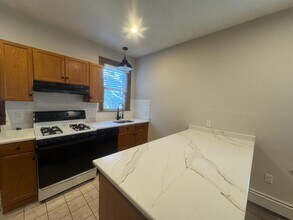 29 Frederick Ave, Unit 1 in Medford, MA - Building Photo - Building Photo