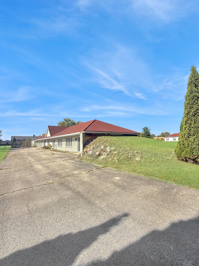 33053 Pamrich Dr in Kingston, IL - Building Photo - Building Photo