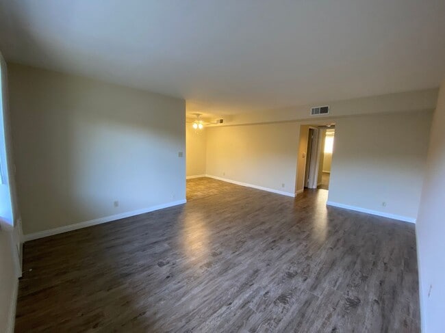 211 W Verdugo Ave in Burbank, CA - Building Photo - Building Photo