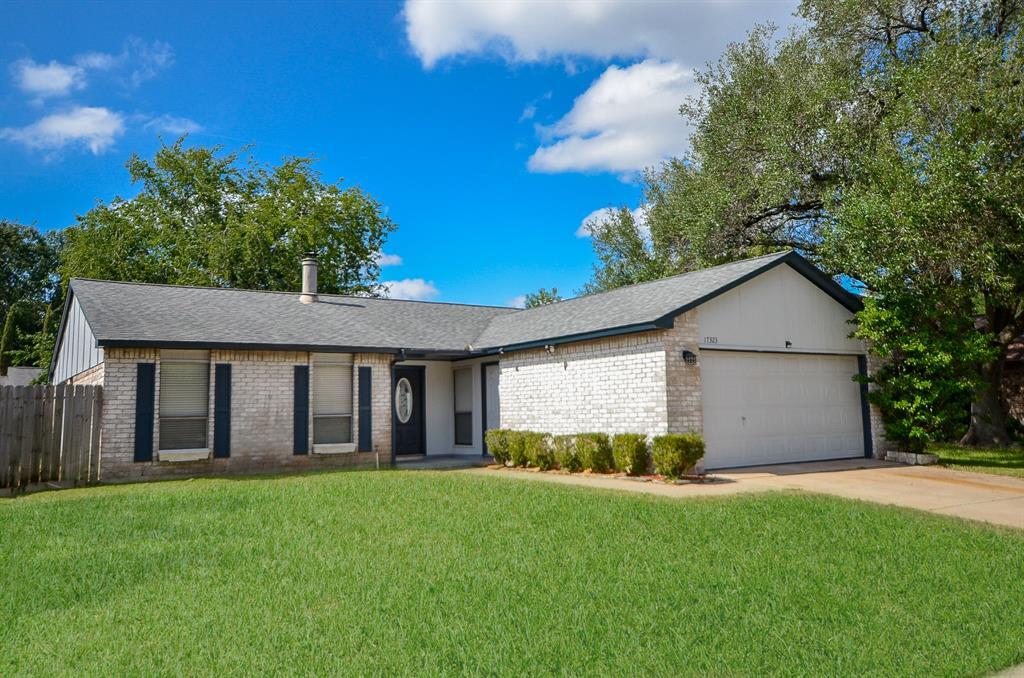 17323 Glenpatti Dr in Houston, TX - Building Photo