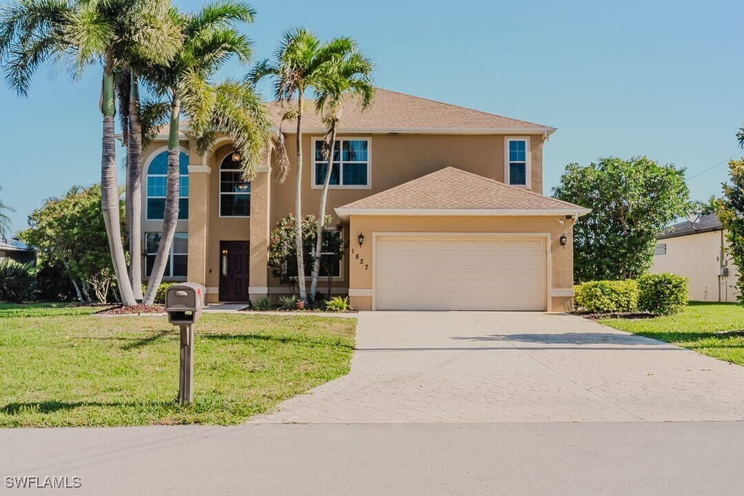 1827 SE 12th St in Cape Coral, FL - Building Photo