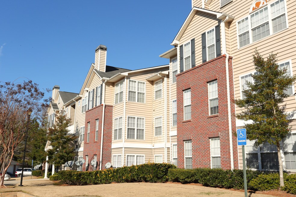 Evans Mill Townhomes and Nearby Lithonia Apartments For Rent Lithonia, GA