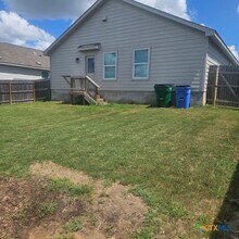 175 Wolf Crest Blvd in Seguin, TX - Building Photo - Building Photo
