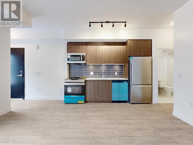 174 Clonmore Dr in Toronto, ON - Building Photo - Building Photo