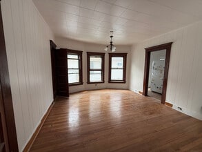 267 N Main St in Ansonia, CT - Foto de edificio - Building Photo
