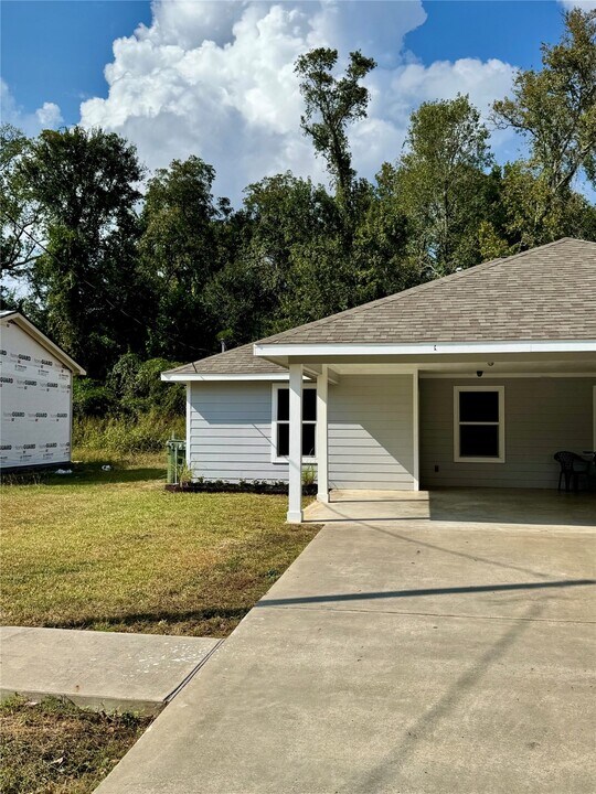 624 Luke St in Dayton, TX - Building Photo