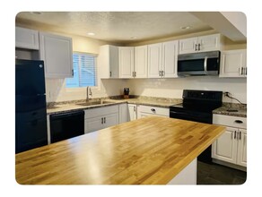 106 Hooper Rd in Endicott, NY - Building Photo - Building Photo