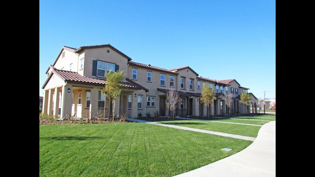 The Vines at Riverpark in Oxnard, CA - Building Photo - Building Photo