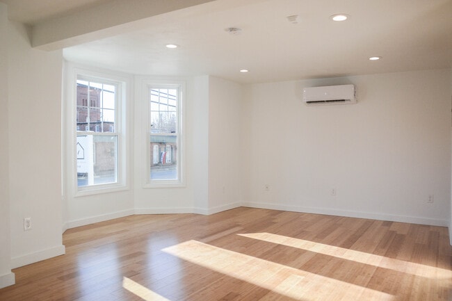 548 Main St, Unit 1 in Sturbridge, MA - Building Photo - Building Photo