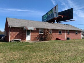 4136 Lincoln Way E in Fayetteville, PA - Building Photo - Building Photo