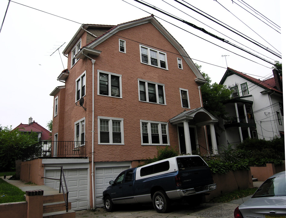 410 S 10th Ave in Mount Vernon, NY - Foto de edificio