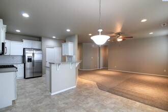 8218 Cassiar Dr in Pasco, WA - Building Photo - Building Photo