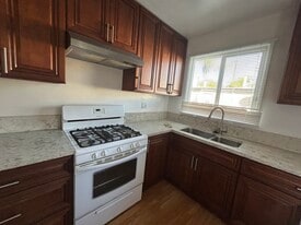 2032-2106 Delaware Ave in Santa Monica, CA - Building Photo