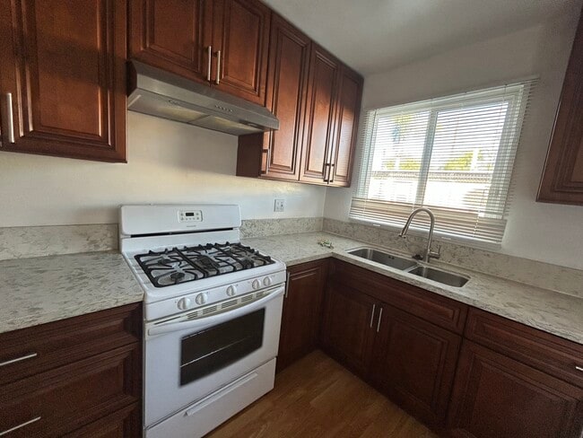 2032-2106 Delaware Ave