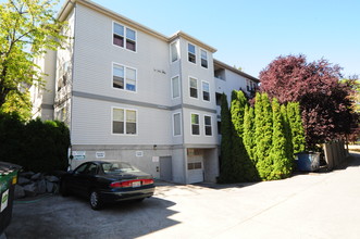 Park Court Apartments in Seattle, WA - Building Photo - Building Photo